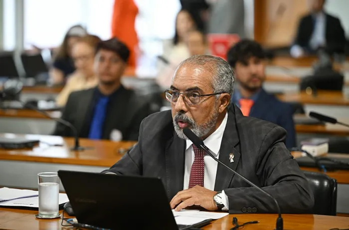 Aprovada pela CDH com parecer de Paulo Paim, a sugestão passa a tramitar no Senado como projeto de lei - Foto: Edilson Rodrigues/Agência Senado