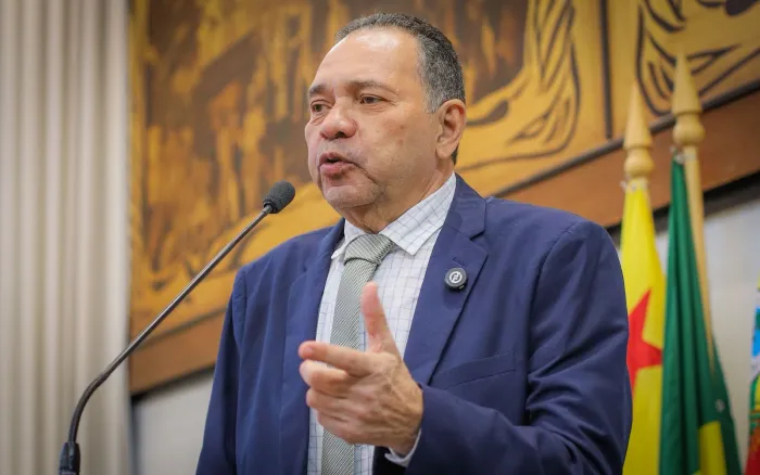 Manoel Moraes destaca programas sociais, avanços na saúde e rebate denúncias de assédio eleitoral