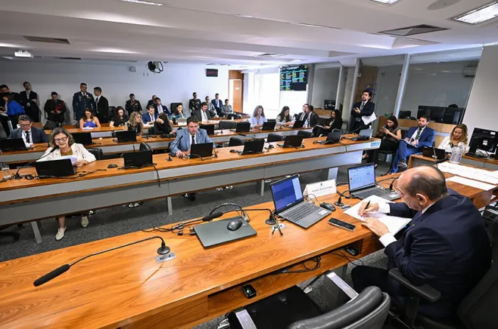 O projeto prevê que as empresas doadoras não serão responsabilizadas por danos causados pelos alimentos, desde que atuem de boa-fé e sigam as normas sanitárias - Foto: Edilson Rodrigues/Agência Senado