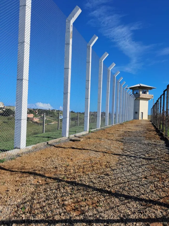 Alambrados produzidos em Xuri fortalecem segurança nas unidades prisionais do Estado