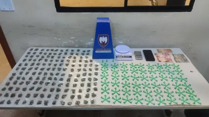 PM recupera veículo, apreende drogas e cumpre mandado em Guarapari