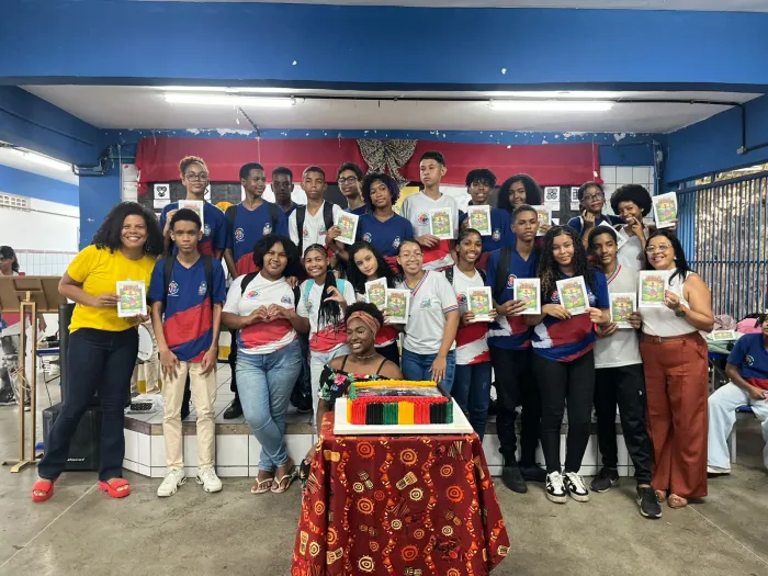 Estudantes da rede estadual lançam revista em quadrinho com temática de combate ao racismo