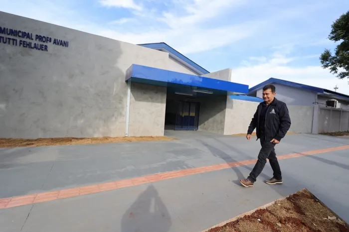 Prefeito vistoria obras da Escola Avani e parte das aulas será liberada em novo espaço