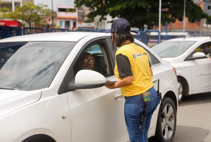 Candeias: SEMOB realiza ação de conscientização com simulação de acidente na Praça Irmã Dulce