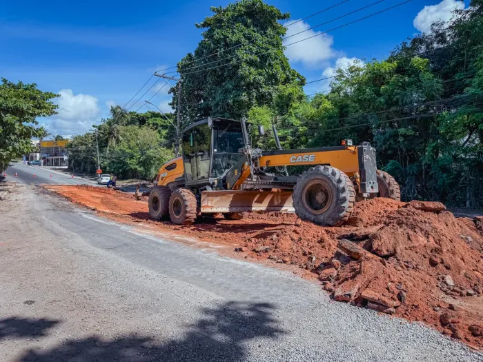 Requalificação da Rua Praia de Tramandaí, em Vilas do Atlântico, avança com novo trecho de reconstrução do solo