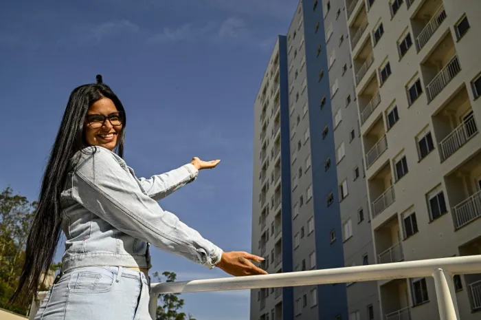 Daiane da Silva foi contemplada com uma unidade habitacional no conjunto Foto: Roberto Sungi/Governo Estado SP