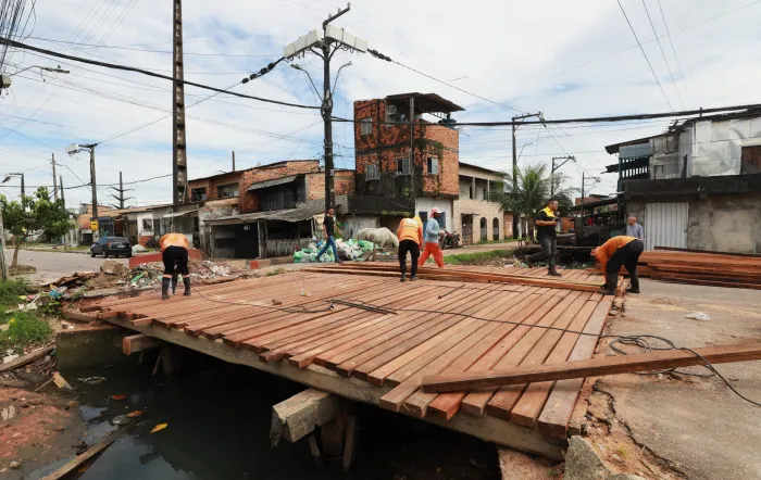Viva Bairro reconstrói ponte e reforça avanço de obras na Terra Firme