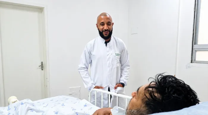 Com atuação em cinco áreas dentro da unidade, profissionais oferecem escuta, orientação e suporte social a pacientes em situação de vulnerabilidade e ajudam a tornar o atendimento mais humano no maior hospital público de Sergipe / Fotos: Ascom SES