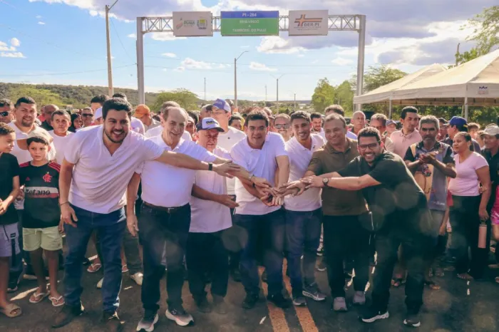 Em Tamboril do Piauí, Rafael Fonteles entrega novo asfalto da PI-264 com investimento de mais de R$ 2 milhões