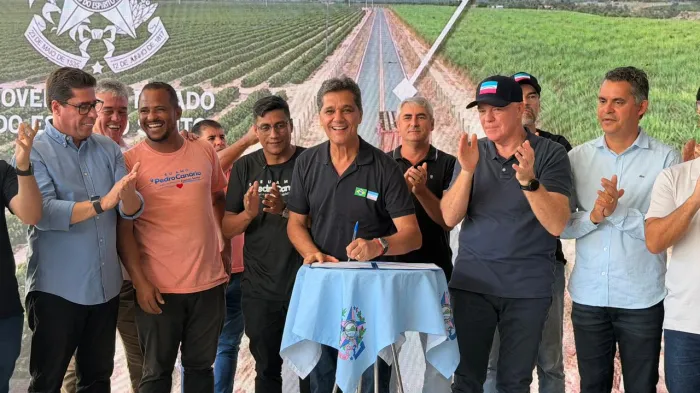 Governador entrega obras e anuncia novos investimentos em Pedro Canário