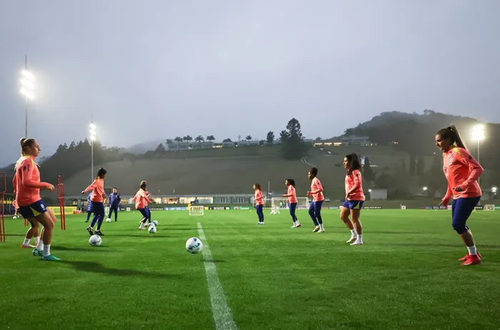 Brasil se prepara para organizar a Copa do Mundo de futebol feminino de 2027; acima, treino da seleção brasileira - Foto: Lívia Villas Boas/CBF