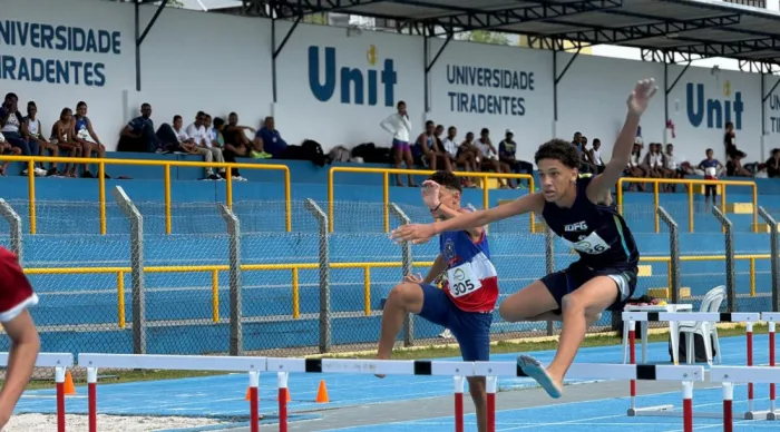 Governo de Sergipe fortalece atletismo com entrega inédita de barreiras para jovens atletas