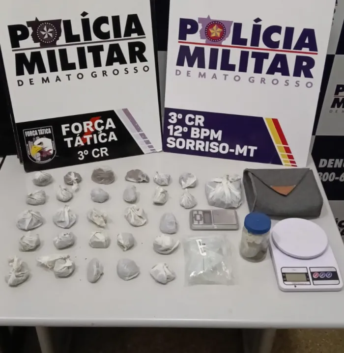 Adolescente e homem são detidos com porções de maconha pela PM