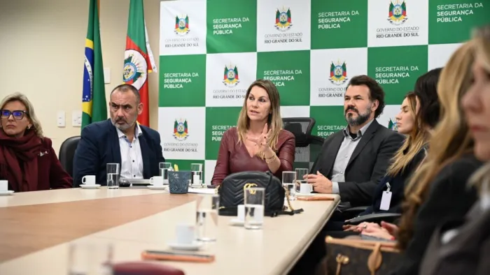 A secretária-adjunta (SSP), Adriana da Costa, e o secretário-executivo do RS Seguro, Antônio Padilha, detalharam o monitoramento -Foto: Rogério Fernandes/Ascom SSP