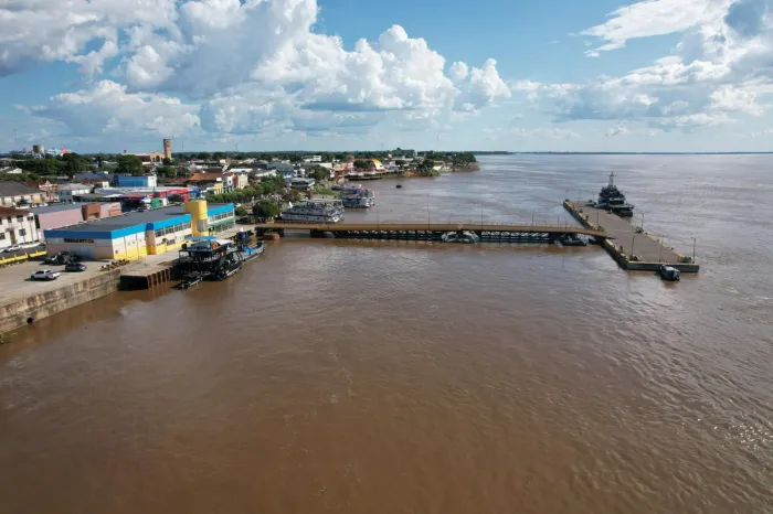 Além de cargas e passageiros, embarcações levam atendimento bancário, serviços previdenciários e assistência social às populações ribeirinhas - Foto: Divulgação