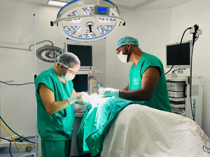 Equipes dedicadas e atuando de forma simultânea para devolver o bem-estar aos pacientes - Cláudia Valéria de Oliveira