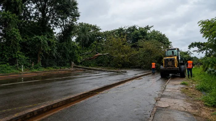 Prefeitura mantém força-tarefa após temporal e segue com atendimentos na cidade