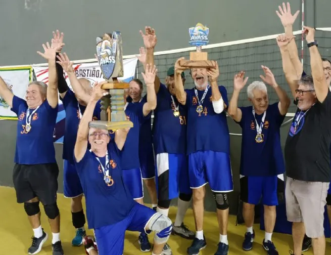 Torneio de voleibol adaptado movimenta atletas da Melhor Idade em São Sebastião