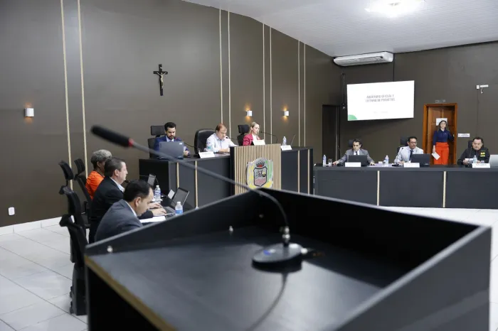 Câmara aprova mudanças no plano de carreira dos professores e autoriza repasses para entidade em Lucas