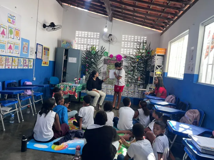 Escola Miguel Calmon realiza sessão de Leitura Simultânea com temática indígena