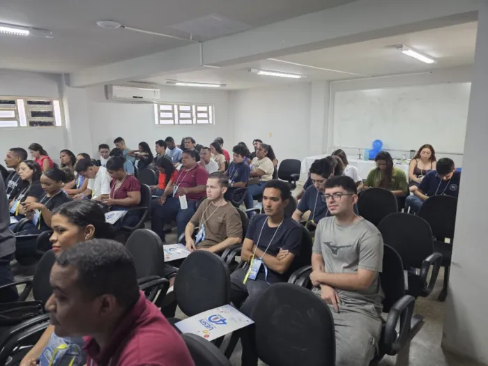 Dia da Física reúne estudantes em atividades de divulgação científica na Uespi