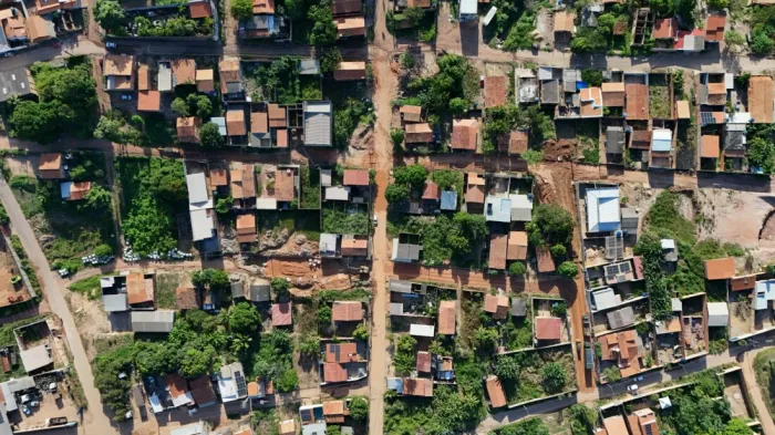 Obras: Diversas vias do bairro Nossa Senhora Aparecida recebem terraplanagem para pavimentação