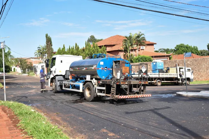 PrefCG anuncia R$ 5,2 mi em asfalto e trator para zona rural