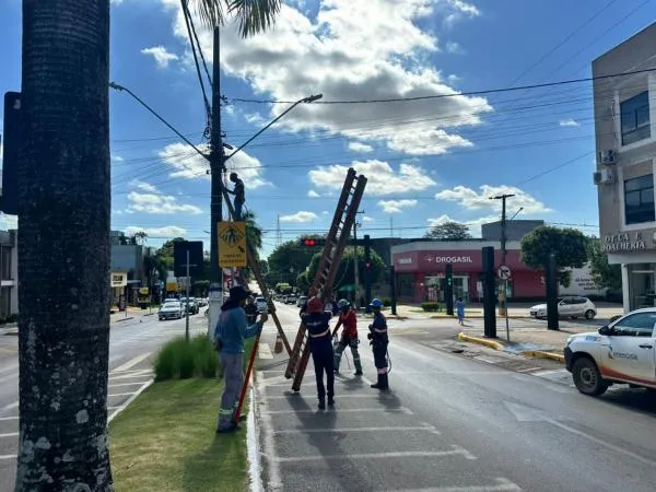 Cabos em desuso estão sendo retirados da Brescansin