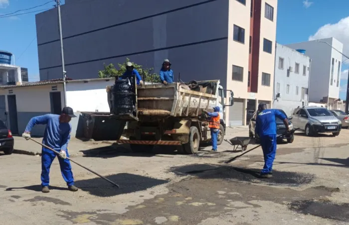 Operação Tapa-Buraco avança na recuperação asfáltica em bairros e avenidas de Vitória da Conquista