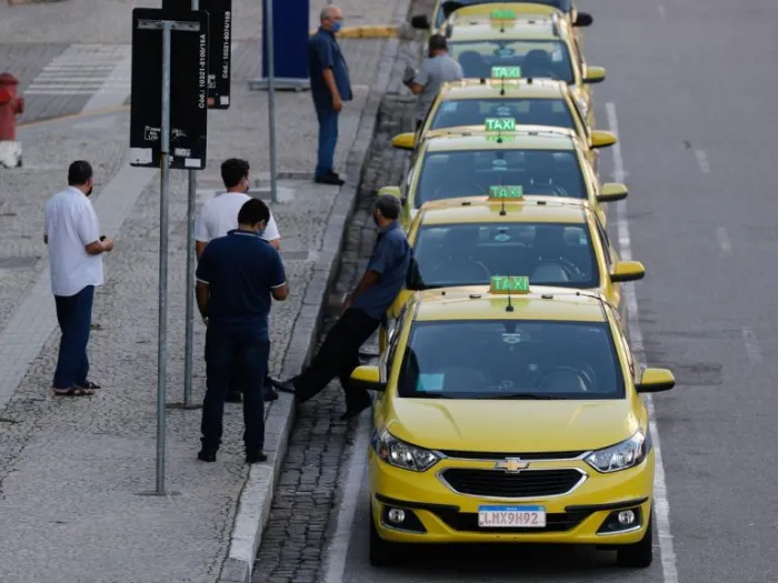 Medida provisória libera R$ 30 bi para financiar carros para motoristas de aplicativo e taxistas