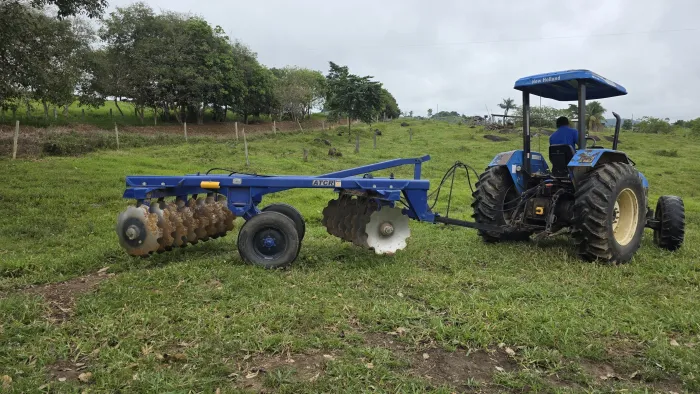  Mecanização agrícola reduz o tempo de preparo da terra e proporciona mais eficiência para os produtores rurais da região (Foto: Priscila Melgar | Secom ALE/RO)
