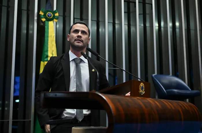Cleitinho critica projeto que facilita pagamento de dívidas partidárias
