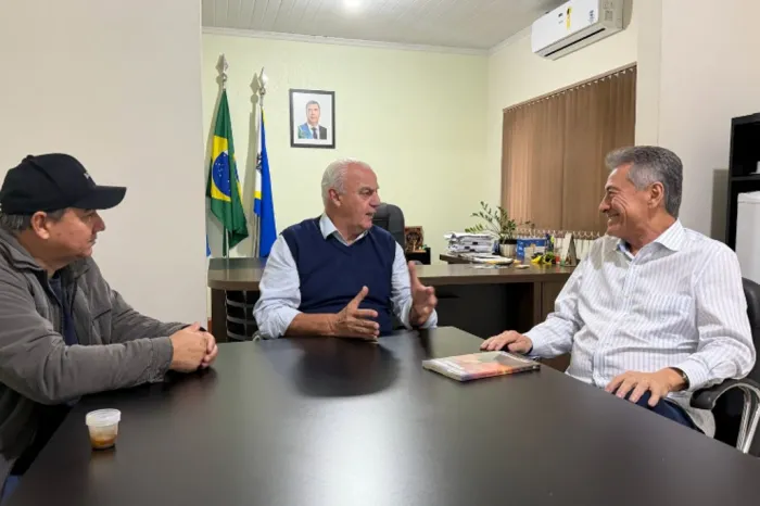 Hashioka cumpre agenda em Caracol e debate ações para o desenvolvimento regional