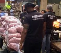 Operação integrada apreende produtos impróprios para consumo na Feira de São Joaquim