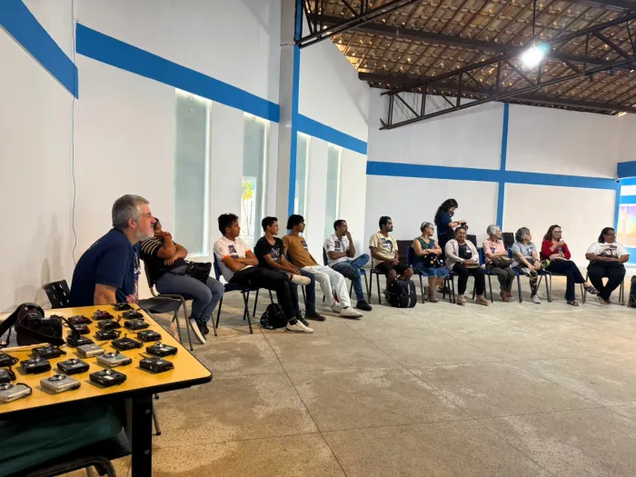 Oficina de fotografia do projeto Cine Sustentável reúne adolescentes e idosos no Centro Cultural Glauber Rocha