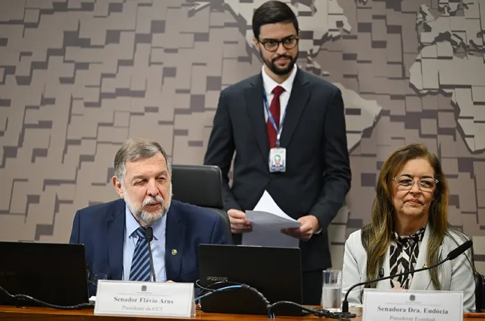 CCT aprova projeto que obriga operadoras a ampliar cobertura de telefonia