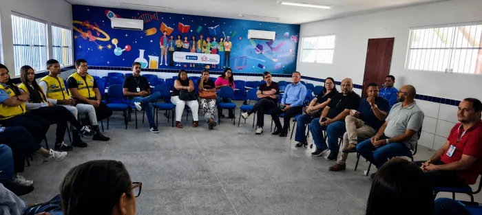 Reunião entre integrantes da comunidade do Benedito Bentes e Ronda no Bairro - Ascom Seprev