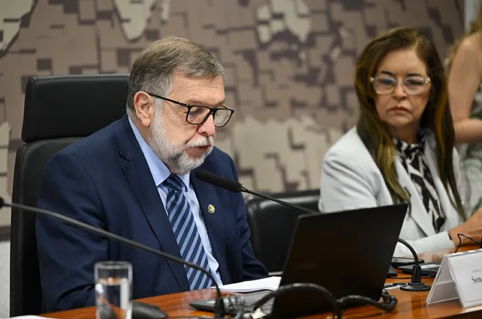 O senador Flávio Arns, presidente da CCT e relator do projeto - Foto: Saulo Cruz/Agência Senado