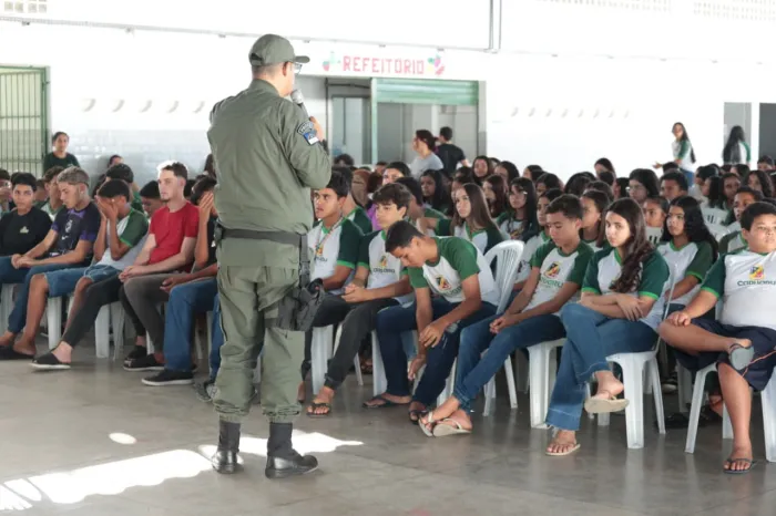 Prefeitura de Caruaru promove ações de prevenção nas escolas municipais com o Programa Escola pela Paz e palestra antidrogas