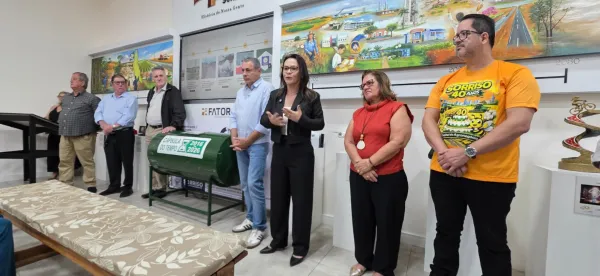 Abertura da cápsula do tempo emociona pioneiros, estudantes e autoridades durante celebração dos 40 anos de Sorriso