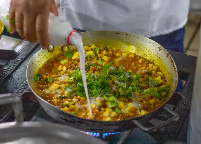Receita de moqueca de mamão com carne moída leva Lauro de Freitas à final de concurso nacional de alimentação escolar