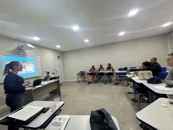 Professores participam de formação sobre sentidos e percepção do mundo