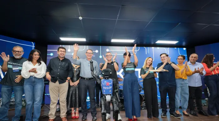 Governador Fábio Mitidieri premia estudantes na maior feira tecnológica da rede estadual