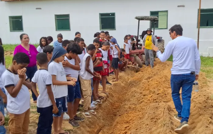 Crianças da Escola do Campo de Alagoinhas aprendem sobre práticas agrícolas sustentáveis