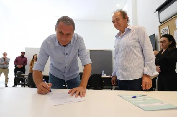Prefeitura e Previso firmam termo de cooperação para viabilizar consignados