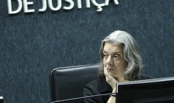 Cármen Lúcia vota por derrubar flexibilização da Lei da Ficha Limpa 