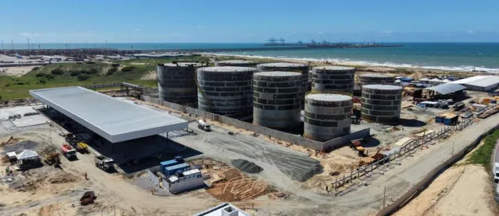 Dia D: Complexo do Pecém avança na consolidação do hub de granel líquido com obras do terminal da Dislub Equador