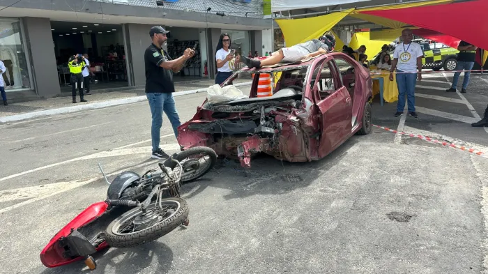 SMT realiza simulação realística de acidente com motos no Centro de Alagoinhas