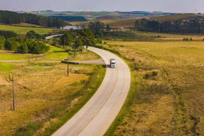 Pista de concreto: estudo aponta Paraná como referência nacional na contratação de obras