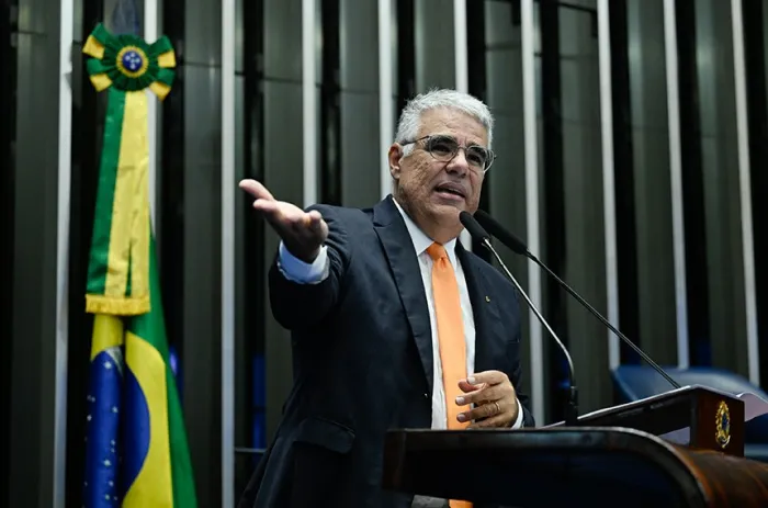 Girão elogia André Mendonça pela condução das investigações sobre o Banco Master